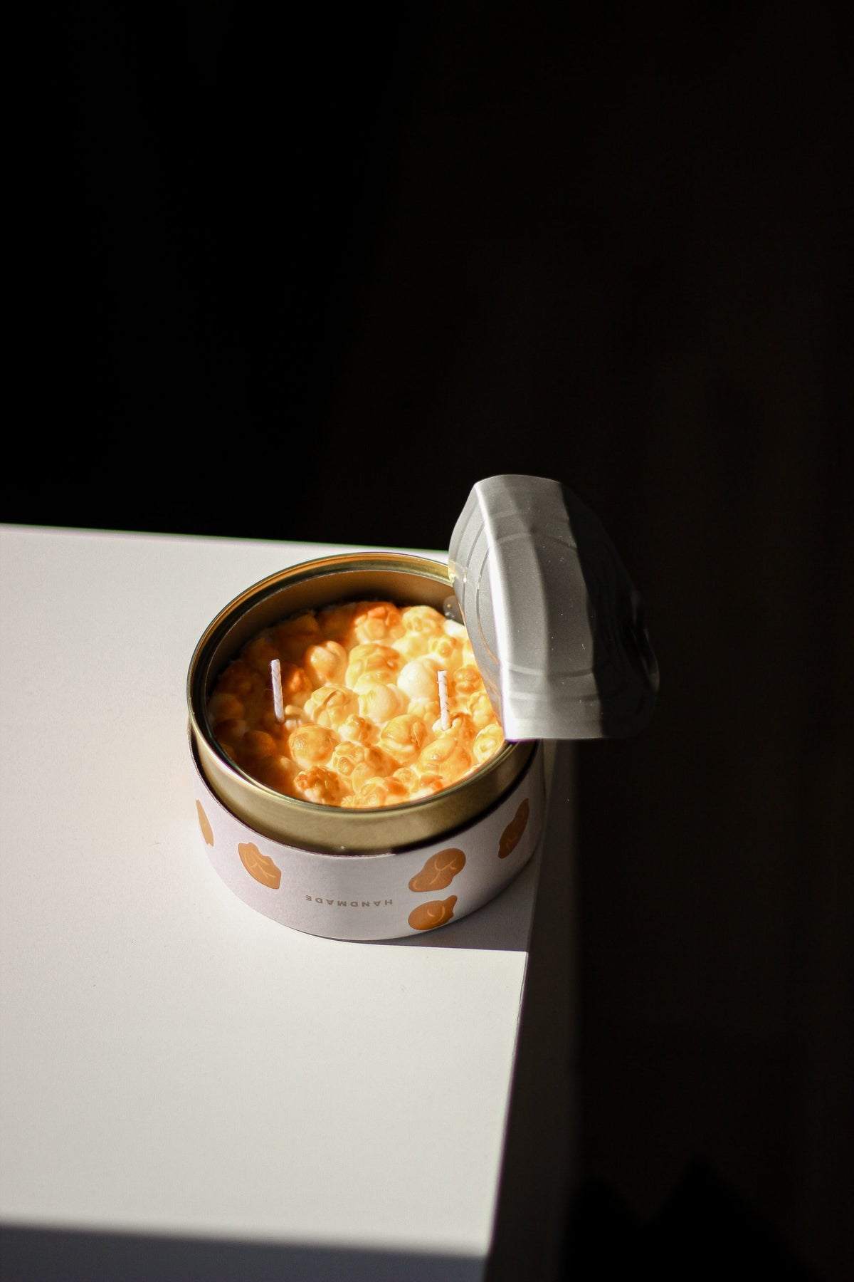 Candlehand Candela Realistica Popcorn al Caramello in Lattina Caramel Popcorn – 270g