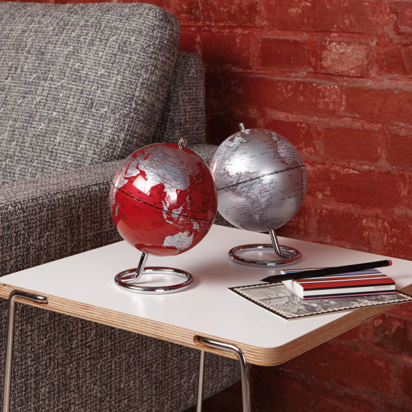 Troika Galilei Mappamondo da Tavolo – Diametro 13 cm, Finitura Rosso e Silver con Base Cromata