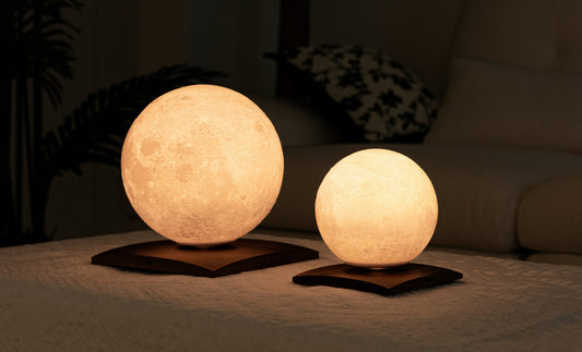 Gingko Design Smart LunaSpin Lamp – Lampada da Tavolo Dinamica con Sfera Lunare