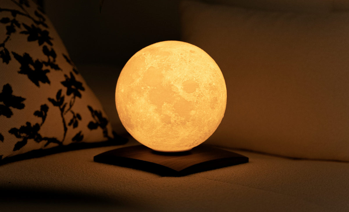 Gingko Design Smart LunaSpin Lamp – Lampada da Tavolo Dinamica con Sfera Lunare
